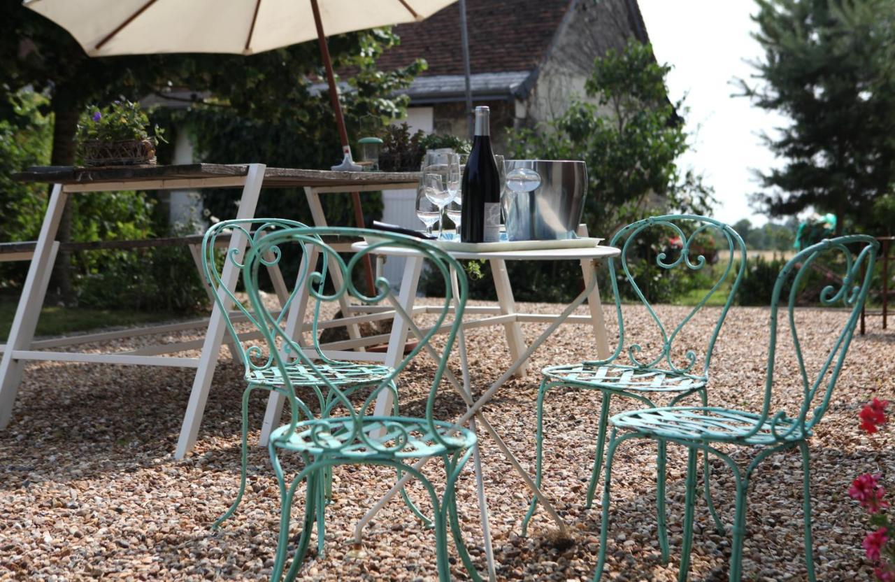 Une Maison, Un Jardin Berthenay Exterior photo