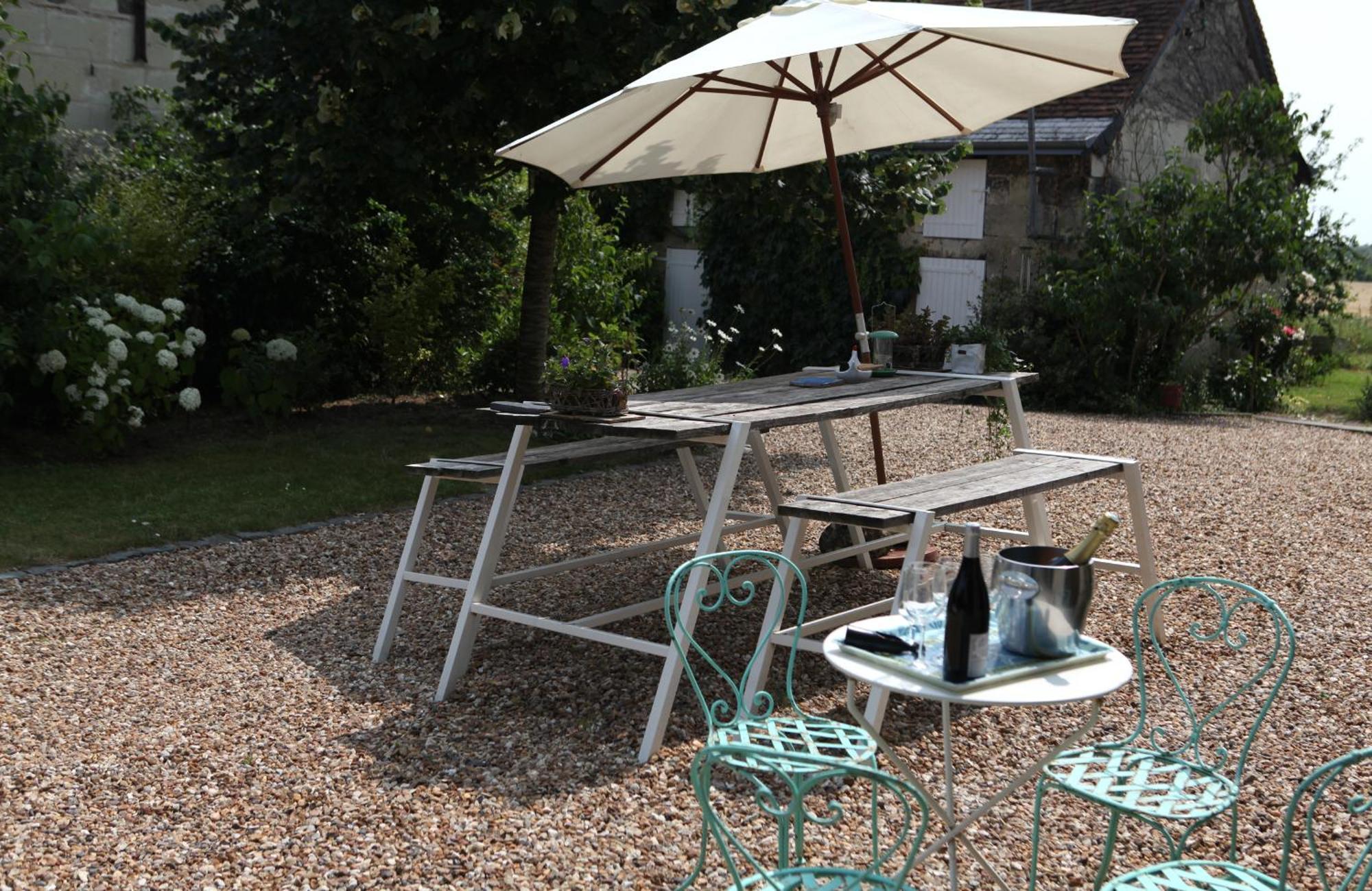 Une Maison, Un Jardin Berthenay Exterior photo
