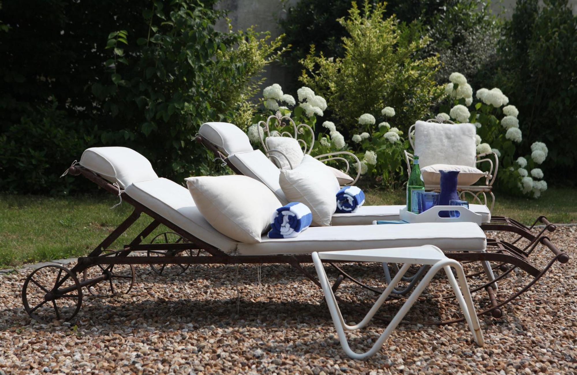 Une Maison, Un Jardin Berthenay Exterior photo