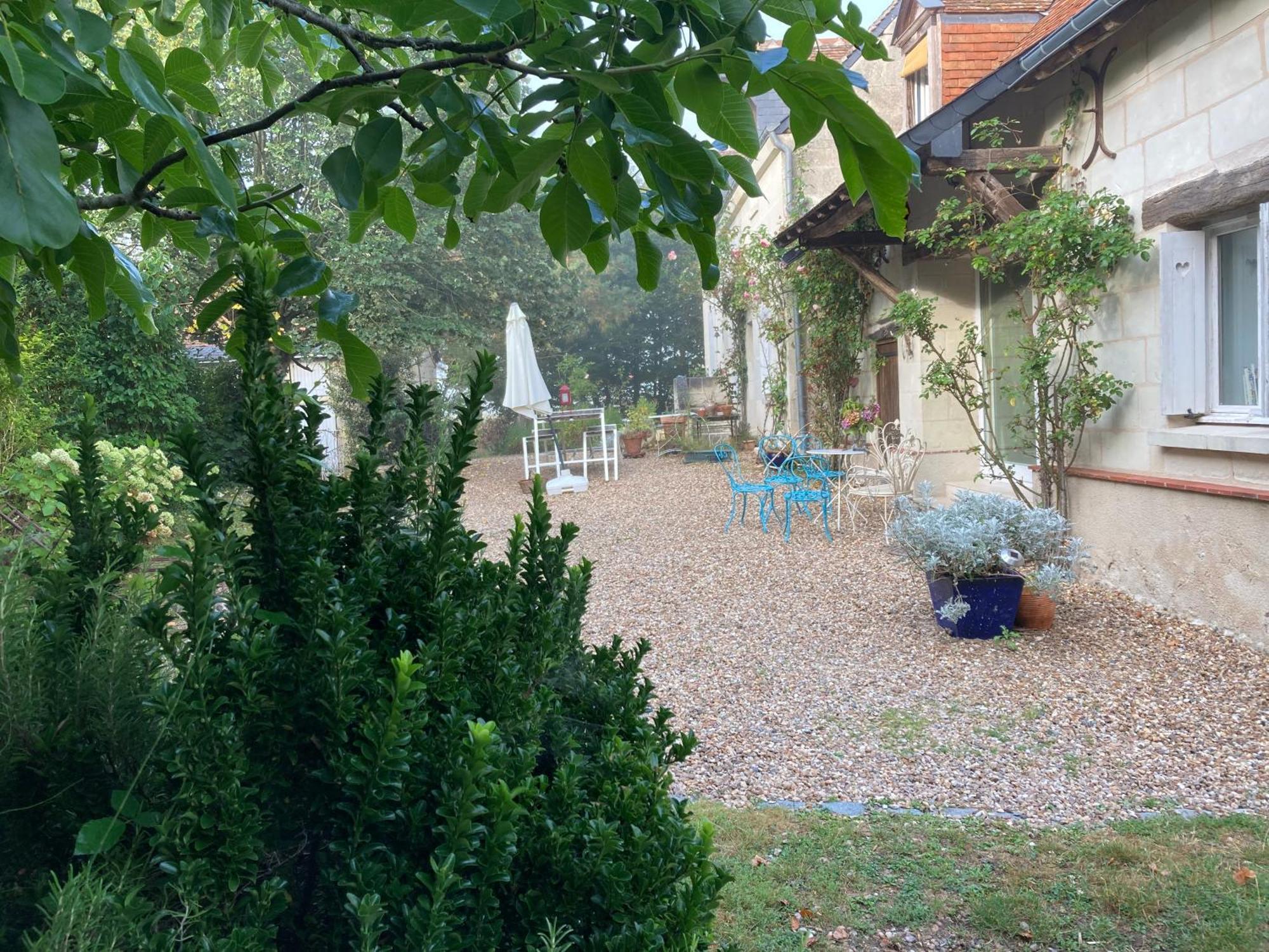 Une Maison, Un Jardin Berthenay Exterior photo